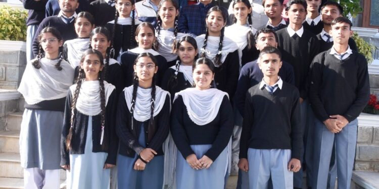 छात्रों ने विधान सभा का दौरा किया, अध्यक्ष से जानकारियाँ हासिल कर समझी लोकतांत्रिक प्रक्रिया