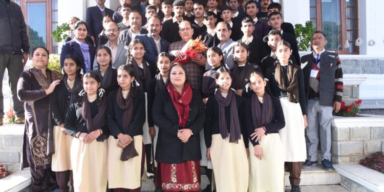 छात्रों ने देखा विधानसभा की कार्यवाही, स्पीकर पठानियां ने संसदीय प्रक्रिया पर किया संवाद