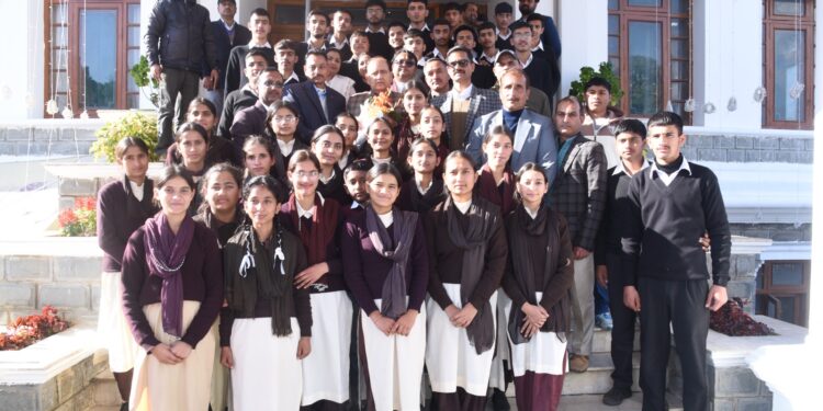 छात्रों ने देखा विधानसभा की कार्यवाही, स्पीकर पठानियां ने संसदीय प्रक्रिया पर किया संवाद