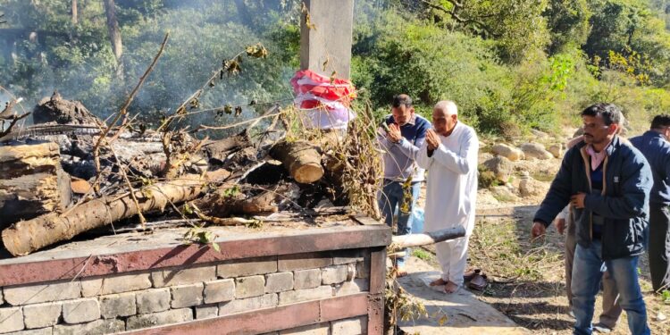 द्रुग (डंढेरा) के हवलदार संजीव कुमार को पूर्ण सैन्य सम्मान के साथ दी गई अंतिम विदाई