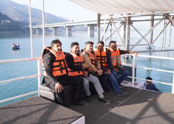 गोविंद सागर झील में उप मुख्यमंत्री का वॉटर स्पोर्ट्स अनुभव, बोले—एडवेंचर टूरिज्म बनेगा बिलासपुर की पहचान