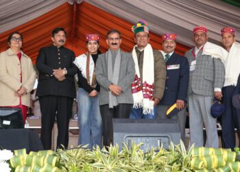 सीएम सुक्खू ने मंडी में भाजपा पर किया जमकर हमला, कांग्रेस की 7 गारंटियों को बताया पूरा