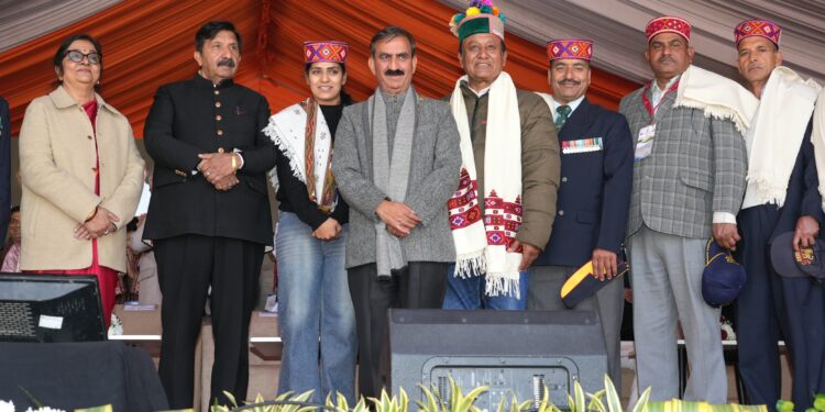 सीएम सुक्खू ने मंडी में भाजपा पर किया जमकर हमला, कांग्रेस की 7 गारंटियों को बताया पूरा