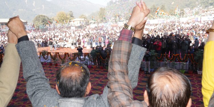 सीएम सुक्खू ने मंडी में भाजपा पर किया जमकर हमला, कांग्रेस की 7 गारंटियों को बताया पूरा