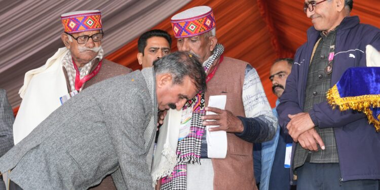 सीएम सुक्खू ने मंडी में भाजपा पर किया जमकर हमला, कांग्रेस की 7 गारंटियों को बताया पूरा