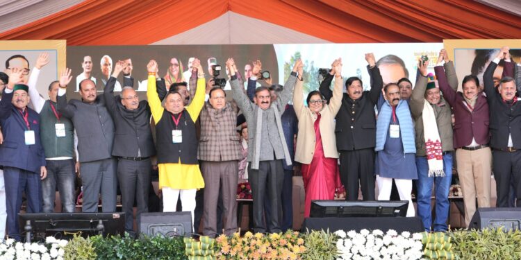 सीएम सुक्खू ने मंडी में भाजपा पर किया जमकर हमला, कांग्रेस की 7 गारंटियों को बताया पूरा