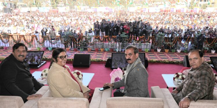 सीएम सुक्खू ने मंडी में भाजपा पर किया जमकर हमला, कांग्रेस की 7 गारंटियों को बताया पूरा