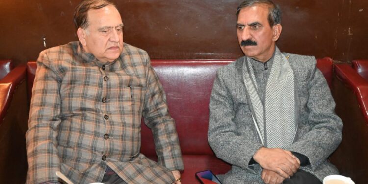 मुख्यमंत्री सुक्खू का मॉल रोड दौरा: इंडियन कॉफी हाउस में चखा सांभर-वड़ा, खुद अदा किया बिल