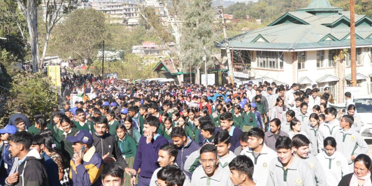 हमीरपुर में मुख्यमंत्री सुक्खू के नेतृत्व में चिट्टा विरोधी मेगा वाकथान: 15,000 लोग जुड़े अभियान से