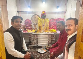 उपायुक्त हेमराज बैरवा ने इंद्रुनाग में की पूजा, कांगड़ा कार्निवाल 2025 के सफल आयोजन की की कामना