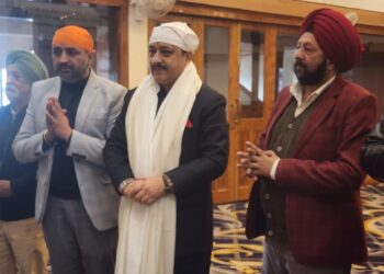 वीर बाल दिवस पर सांसद सुरेश कश्यप ने गुरुद्वारा साहिब में किया शीश नवाया