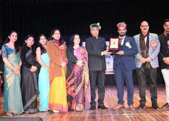 स्वास्थ्य सेवाओं से खिलवाड़ बर्दाश्त नहीं, सरकार संवेदनहीन रवैये से जनता की जान से खेल रही है : जयराम ठाकुर