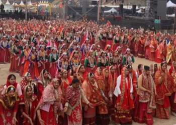 कांगड़ा कार्निवाल में 2500 महिलाओं ने झमाकड़ा नृत्य से नशा विरोधी संदेश फैलाया: उपायुक्त हेमराज बैरवा ने समाज सुधार पर जोर दिया