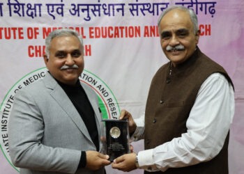 PGIMER Pays Tribute to 13 Retiring Employees for Decades of Dedicated Service