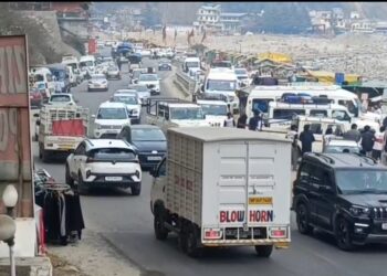 नववर्ष पर कुल्लू में पर्यटकों की भारी भीड़, सुरक्षा और यातायात व्यवस्था के लिए प्रशासन अलर्ट