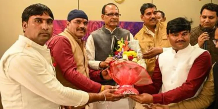 Rural employment scheme gets a boost, administrative expense limit increased, now 125 days of guaranteed work will be provided