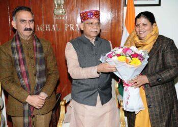 मुख्यमंत्री सुक्खू और कमलेश ठाकुर ने लोक भवन जाकर राज्यपाल को नव वर्ष की बधाई दी