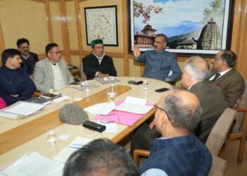 राजस्व मामलों का समयबद्ध समाधान सुनिश्चित करने के लिए मुख्यमंत्री ने उच्च स्तरीय बैठक की अध्यक्षता की