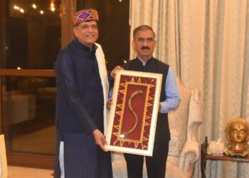 मुख्यमंत्री ने केंद्रीय मंत्री से की शिष्टाचार भेंट, ई-बस योजना में सुधार पर जोर