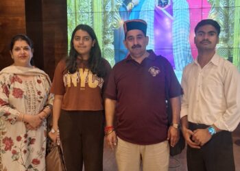 गुजरात दौरे पर हिमाचल के छात्रों से संवाद, केवल सिंह पठानिया ने वी-वॉक को कौशल विकास का आदर्श बताया