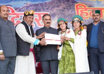 प्रागपुर में पहला पूर्ण राज्यत्व दिवस समारोह: CM ने की ध्वजारोहण और परेड की सलामी