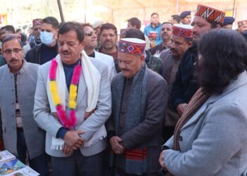 कुल्लू में कार्यक्रम ‘सरकार गाँव के द्वार’ का आयोजन, विधायक सुंदर सिंह ठाकुर ने कहा—जनता की शिकायतों का त्वरित समाधान होगा