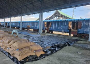 Indian Railways ensures all-weather food grain supply to the Kashmir Valley.