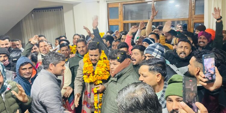 Congress : हमीरपुर दौरे के बाद विक्रमादित्य सिंह का पड़ाव बना चर्चा का केंद्र