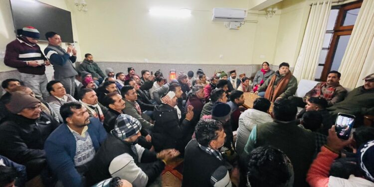 Congress : हमीरपुर दौरे के बाद विक्रमादित्य सिंह का पड़ाव बना चर्चा का केंद्र