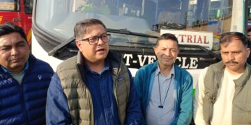 पालमपुर डिपो में इलेक्ट्रिक बस का दो दिवसीय ट्रायल शुरू, विधायक आशीष बुटेल ने किया निरीक्षण