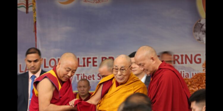 धर्म गुरु दलाई लाम्बा की दीर्घ आयु के लिए प्रार्थना का आयोजन धूम धाम से किया गया