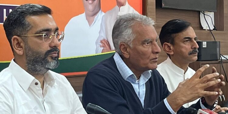 डीएम आत्महत्या मामला: सुनील जाखड़ का मान सरकार पर तीखा हमला, मुख्यमंत्री के इस्तीफे और मंत्री पर FIR की मांग