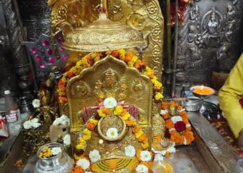 शक्तिपीठ माता ब्रजेश्वरी में चैत्र नवरात्रि का भव्य आगाज, सुबह 4 बजे से ही मंदिर में भक्तो का तांता