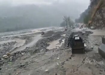 मनाली: करोड़ों के डंगे मार्च की बारिश में ढहे, NHAI के ‘विकास’ और निर्माण की गुणवत्ता पर उठे गंभीर सवाल