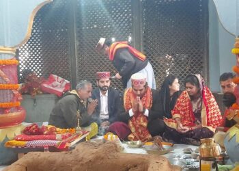 डीसी कांगड़ा ने बज्रेश्वरी और चामुंडा देवी मंदिर में टेका माथा,पूजा अर्चना कर लिया माँ का आशीर्वाद