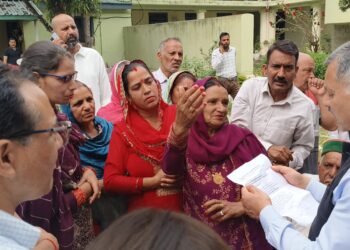 मंत्री राजेश धर्माणी ने घुमारवीं में सुनी जन समस्याएं, अधिकारियों को समयबद्ध निपटारे के दिए निर्देश