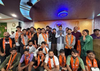 धर्मशाला में बड़ा सियासी उलटफेर: सुधीर शर्मा ने चुनावों से पहले कांग्रेस को दिया तगड़ा झटका