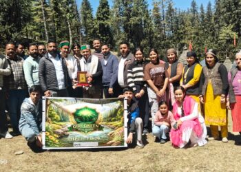 हिमाचल दिवस पर गिरी गंगा में स्वच्छता की गूँज, युवाओं और महिलाओं ने पेश की मिसाल