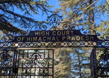 हाईकोर्ट का सुक्खू सरकार को झटका: बदले की भावना से बने कानून पर रोक और पूर्व विधायकों की पेंशन बहाली का आदेश