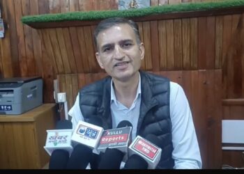 कुल्लू में पर्यावरण संरक्षण की अनोखी पहल: अब उपहार में दें पौधे, वन विभाग ने शुरू किया ‘गिफ्ट ए प्लांट, ग्रो ए मेमोरी’ अभियान