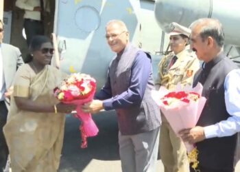 राष्ट्रपति द्रौपदी मुर्मु छह दिवसीय ग्रीष्मकालीन प्रवास पर शिमला पहुंचीं, छराबड़ा हेलीपैड पर हुआ भव्य स्वागत