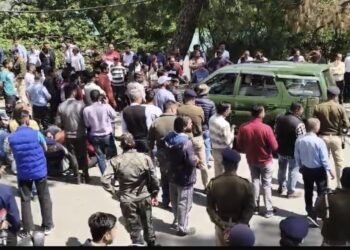 ऑटोमेटेड टेस्टिंग स्टेशनों के विरोध में चक्का जाम, चरमराई जिले की परिवहन व्यवस्था