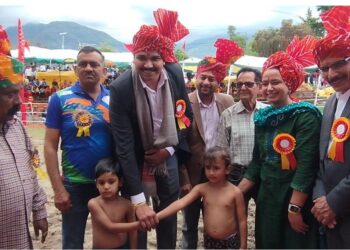 धुम्मू शाह मेले में पारंपरिक दंगल का शुभारंभ, एसपी अशोक रत्न ने की पूजा-अर्चना