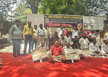 जंतर-मंतर पर सरकारी चालकों का जोरदार प्रदर्शन, पुरानी पेंशन और नई भर्तियों की गूंज