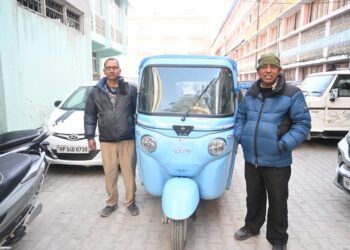 सरकारी योजना से बदली तस्वीर: ई-वाहनों के बाद अब ई-रिक्शा बना आमदनी का नया जरिया*