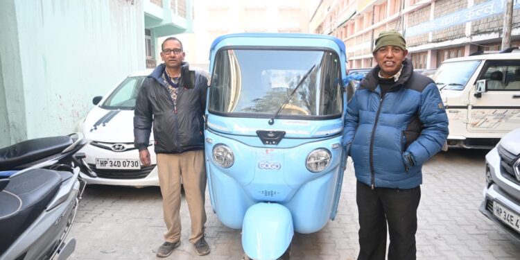 सरकारी योजना से बदली तस्वीर: ई-वाहनों के बाद अब ई-रिक्शा बना आमदनी का नया जरिया*