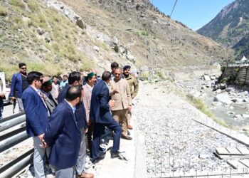 मुख्यमंत्री सुखविंदर सिंह सुक्खू ने किन्नौर के टापरी में विश्व की पहली भू-तापीय फल सुखाने की इकाई का किया निरीक्षण