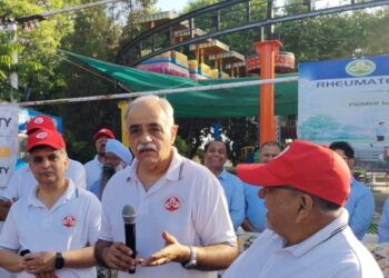 हड्डियों और जोड़ों की बीमारियों के प्रति जागरूक करने के लिए पीजीआई से सुखना लेक तक निकाली गई वॉक