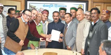 मुख्यमंत्री सुक्खू से मिला पेंशनर्स जॉइंट फ्रंट का प्रतिनिधिमंडल, मांगों पर सहानुभूतिपूर्वक विचार का मिला आश्वासन