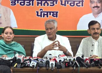 सुनील जाखड़ का आप सरकार पर तीखा हमला: “भाजपा एफआईआर से डरने वाली नहीं”
